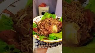 HOME-MADE CAMBODIAN NOODLES WITH BEEF: Home Cooking In Phnom Penh, Cambodia. #shorts