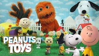 NEW GIANT Surprise Toys THE PEANUTS MOVIE Happy Dance Snoopy & Charlie Brown Collectors Set