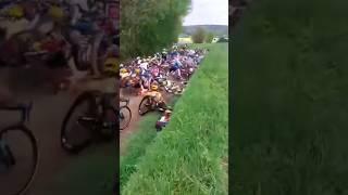whole peloton crashes in tour de bretagne  Video CR: Leboucheranato1/twitter