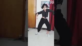 Alaina Rokstar  Dance performance ............