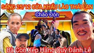 Sáng Sư Minh Tuệ Lê Khả Giáp Cửa Khẩu Lào Thái Lan . Chào Đón Thầy Bà Con Quỳ Hàng Dài Đảnh Lễ