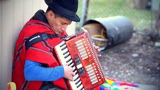 Música ecuatoriana en acordeón (4K)