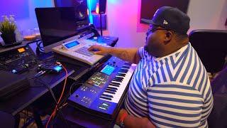 King Muzik is a Beast on the MPC 3000 & MPC Key 61 | Makes Crazy Beat in 10 minutes 