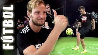 Ivan Rakitic, Ter Stegen & Sandro Ramírez con Football Tricks Online - Adidas The Base