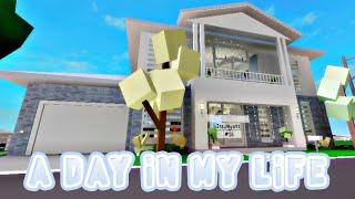 A day in my life//Roblox brookhaven