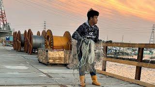 Fishing at the fishing port