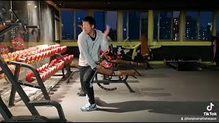 Shanghai Xinyi Liuhe Quan : Dragon hand catching kick