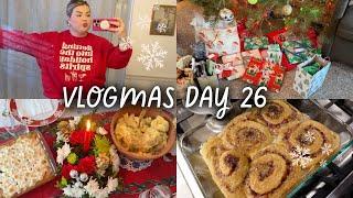 Christmas Day, Viral Cinnamon Roll Recipe + Baby Gifts | VLOGMAS DAY 26