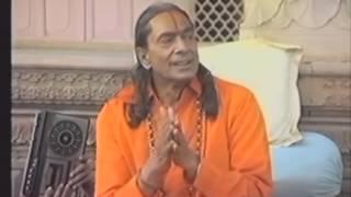 Bhajo Giridhar Govind Gopala - Kirtan with Jagadguru Shree Kripalu Ji Maharaj