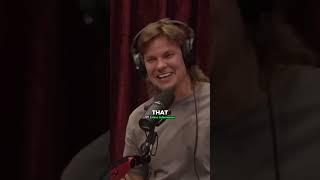 Theo on Joe his Sixpack #joerogan #joeroganexperience #funnymoments #sixpack