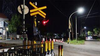 Kompilasi Perlintasan KA Singgapur Benowo Malam Hari