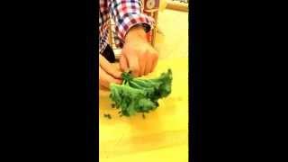 The Chef'n LooseLeaf Stripper Kale Test | Cucina Moderna