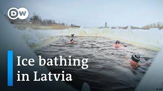 Ice bathing: Latvia's signature winter sport | Focus on Europe