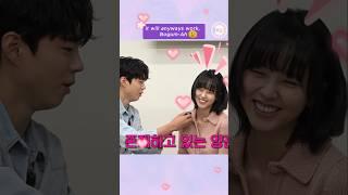 Park Bo-gum's legs pulled by Lee Sang-yi #goodboy #parkbogum #kimsohyun #leesangyi #funmoments
