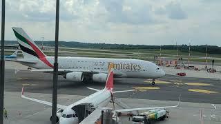 A380-800 Emirates taxing und depature | Hamburg Airport