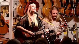 Sofia Talvik - Big Sky Country  Live in Berlin at Berlin Guitars