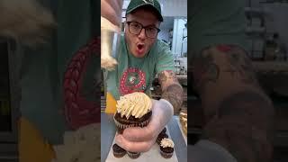 #cupcakes later   who's helping me clean the dishes for the crispy 5 ？! #Cupcakeorder #FallCupcake