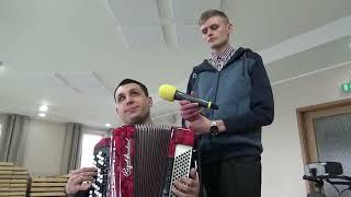 Песню "Я пою о Тебе мой Спаситель и Бог" на украинском языке исполнили братья: Януш и Василий.