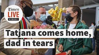 Cheers and tears as SA gold medallist Tatjana Schoenmaker arrives home