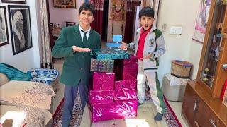 Etne Saare Gifts  School Se Aate Hi Mile