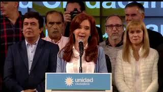 Cristina Kirchner é eleita senadora na Argentina