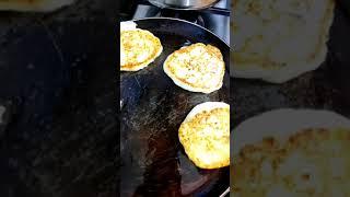 Оладьи на кефире и с творогом. Pancakes on kefir and with cottage cheese