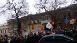 Студенты встретили пророссийский марш в Одессе украинскими флагами