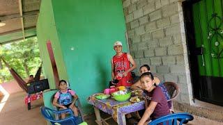 Esmeralda y camila preparando un rico almuerzo vean de que es 