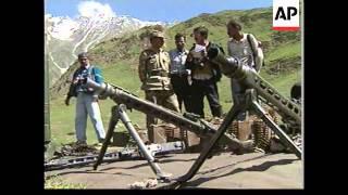 INDIA: KASHMIR: HEAVY ARTILLERY FIRE TRADED WITH PAKISTAN