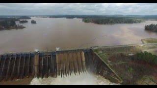 Lake Harding (chattahoochee river) 12/25/15 flood dam spillway drone video