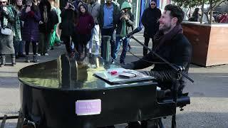 David Owens Super Cover of Yellow by Cold Play live from Grafton Street Dublin Amazing Response