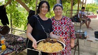 Узбекистан! Мама Люся на арафу в саду на природе приготовила вкусный плов и угостила друзей