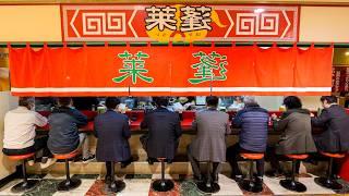 Fried rice that never stops!Chinese restaurant in town where men visit for lunch.