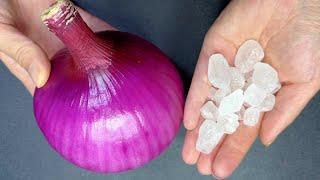 Putting onions and rock sugar together has a really powerful effect. It solves the big troubles of