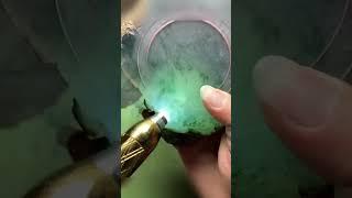 日常切料思佳姐的原石切出高冰飘蓝花第一次开全靠眼缘#jade#jewelry#gem##jade #玉 #赌石 #原石 #缅甸翡翠 #珠寶#翡翠  #翡翠原石