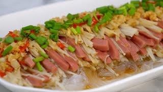 A handful of enoki mushrooms + two handfuls of vermicelli, simply steamed in the pot, and the garlic