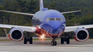 Southwest B737-800 Close Up & Takeoff