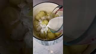 The easiest mashed potatoes (recipe in description)