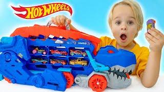 Chris plays with toy cars and saves Hot Wheels City