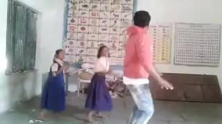 EArtH kids dance on Aakaasamlo Aasala Harivillu song