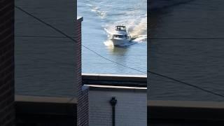 ️Boat Cruising the Harlem River  #Shorts #Boat #Harlemriver @EIGHTYSGUY