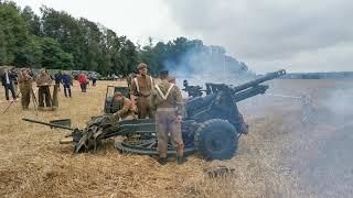 Firing the british 25 pounder