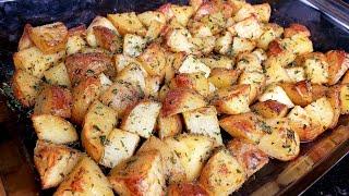 The BEST Crispy Oven Roasted Potatoes | Garlic Herb Roasted Potatoes