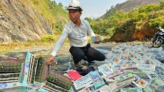 On the way to work, the young engineer accidentally discovered a pile of fallen money