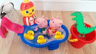 Defne ile oyun vakti,Peppa pig ve george banyo yapıyor!