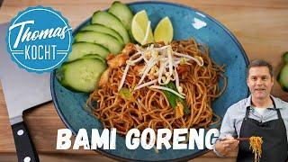 Bami Goreng - indonesische gebratene Nudeln mit Hähnchen