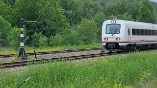 RENFE serie 594 con pitada Canfranc Zaragoza a su paso por Sabiñanigo