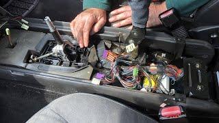 Land Rover Discovery 2 TD5 Center Console Removal (diff lock, gearbox+xyz switch loom) How To