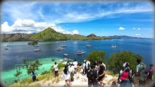 Pendakian Pulau Kelor yang terjal dan panas, Labuan Bajo, Flores, NTT, Indonesia