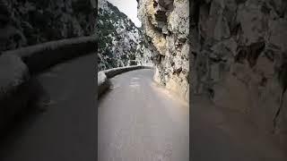 ¡Rodada por la carretera con más curvas del mundo!